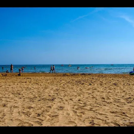 Adorable Flat With Large Terrace Overlooking The Sea 아파트