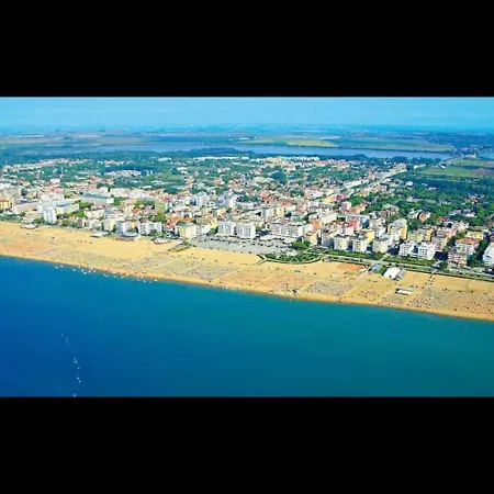 Adorable Flat With Large Terrace Overlooking The Sea 비비오네